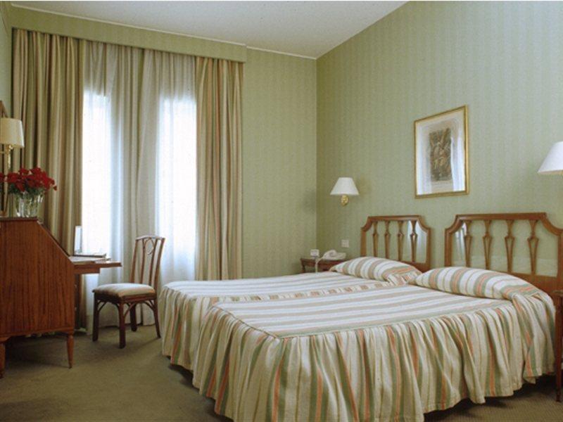 Hotel Commodore Róma Szoba fotó